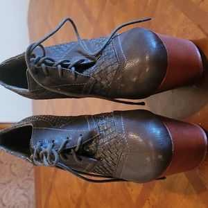 Privileged dark gray basketweave oxford platform heel